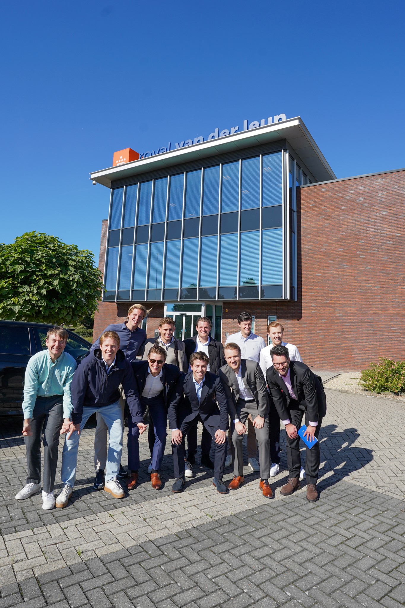 royal-van-der-leun-damen-trainees-visit-sliedrecht-headquarter-3-