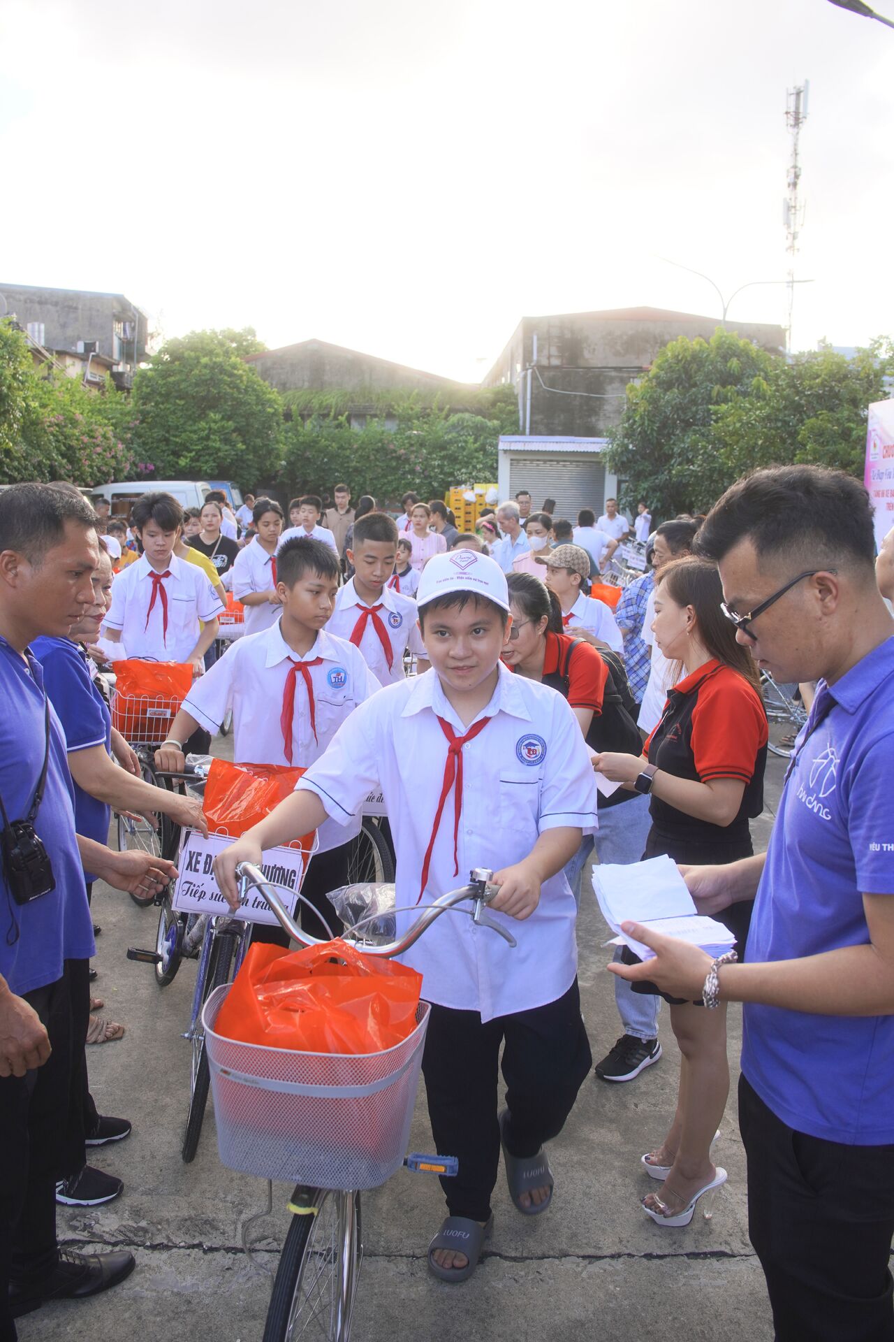 van-der-leun-vietnam-bicycles-support-6